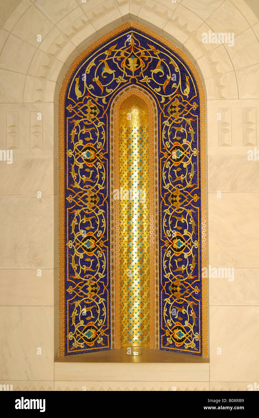 Reich verzierte Alkoven islamischen - persische Mosaik-Design, Sultan Quaboos Moschee, Muscat, Oman, Naher Osten Stockfoto