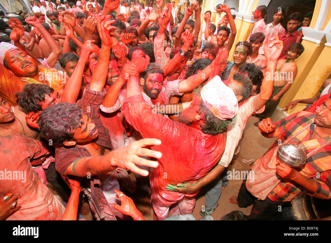 Tänzer während einer Hochzeit, Sufi-Schrein, Bareilly, Uttar Pradesh, Indien, Asien Stockfoto