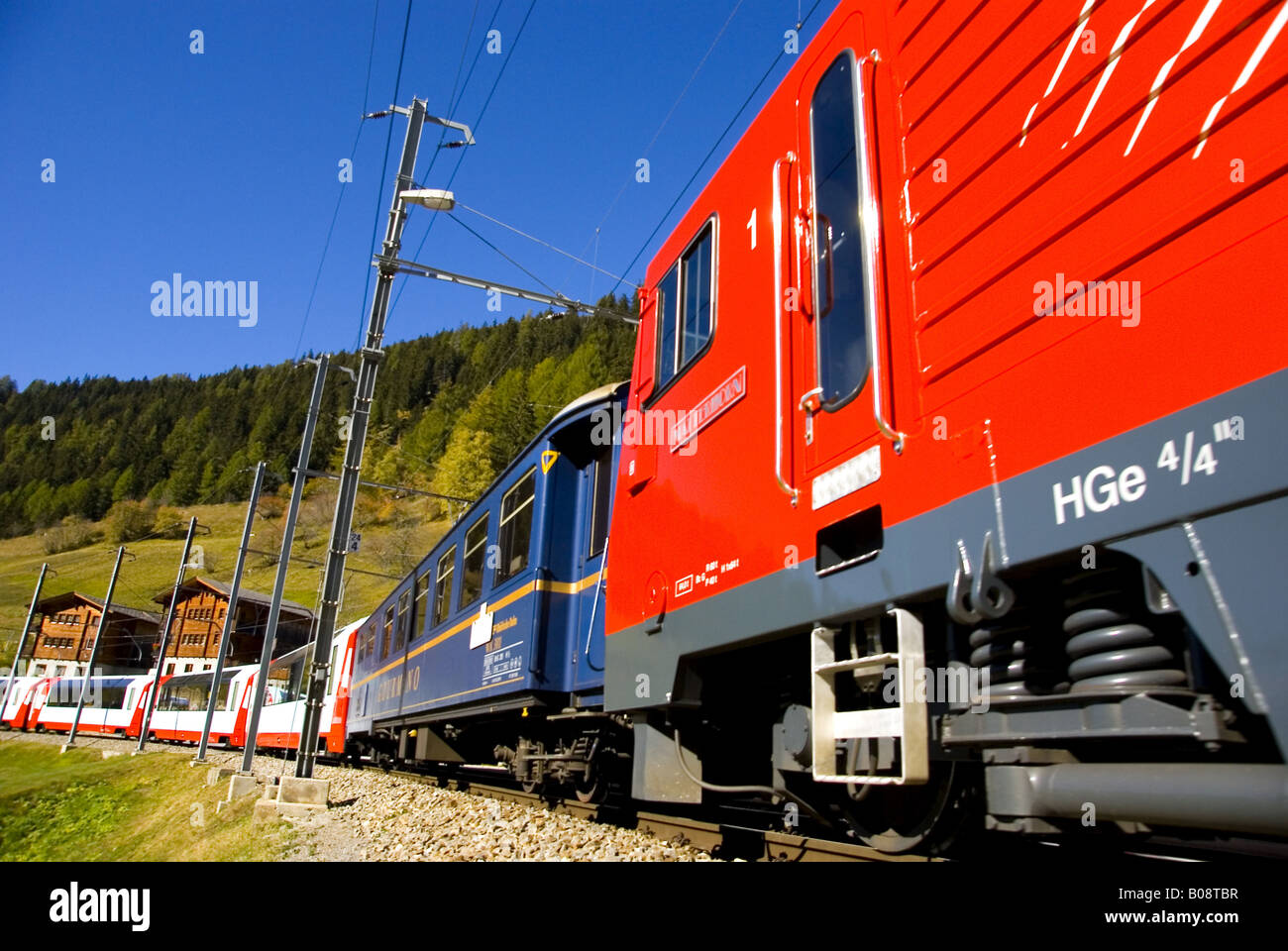 Glacier Express in der Nähe von Niederwald, Schweiz, Wallis Stockfoto
