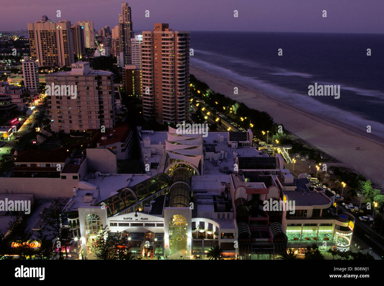 Surfers Paradise endlich Licht zeigen, Hochhäuser, Strand und Meer, Gold Coast, Queensland, Australien Stockfoto