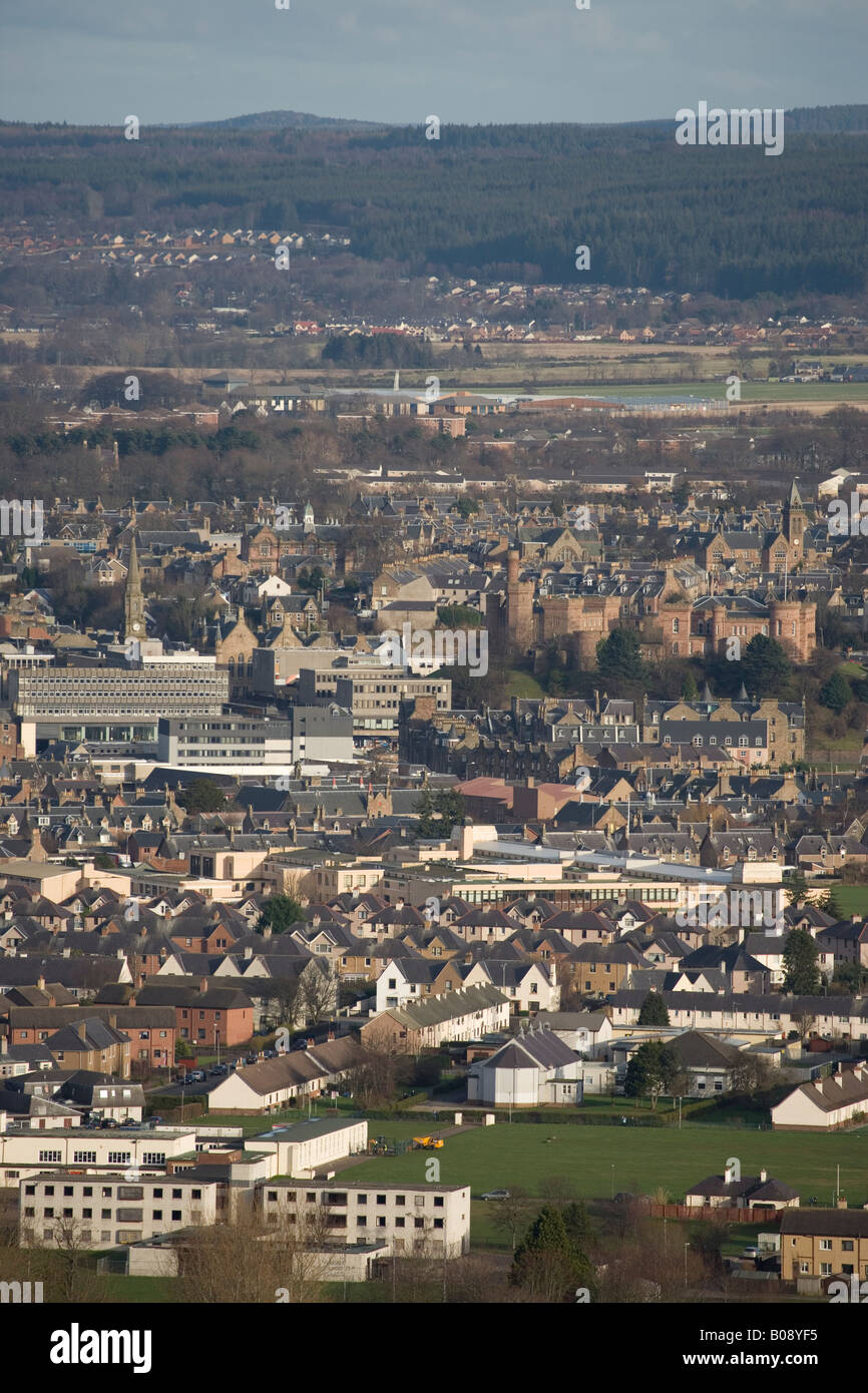 Inverness City und Inverness Castle im Zentrum von Rahmen und Blick auf die östlichen Vororte, Inverness, Schottland, UK Stockfoto