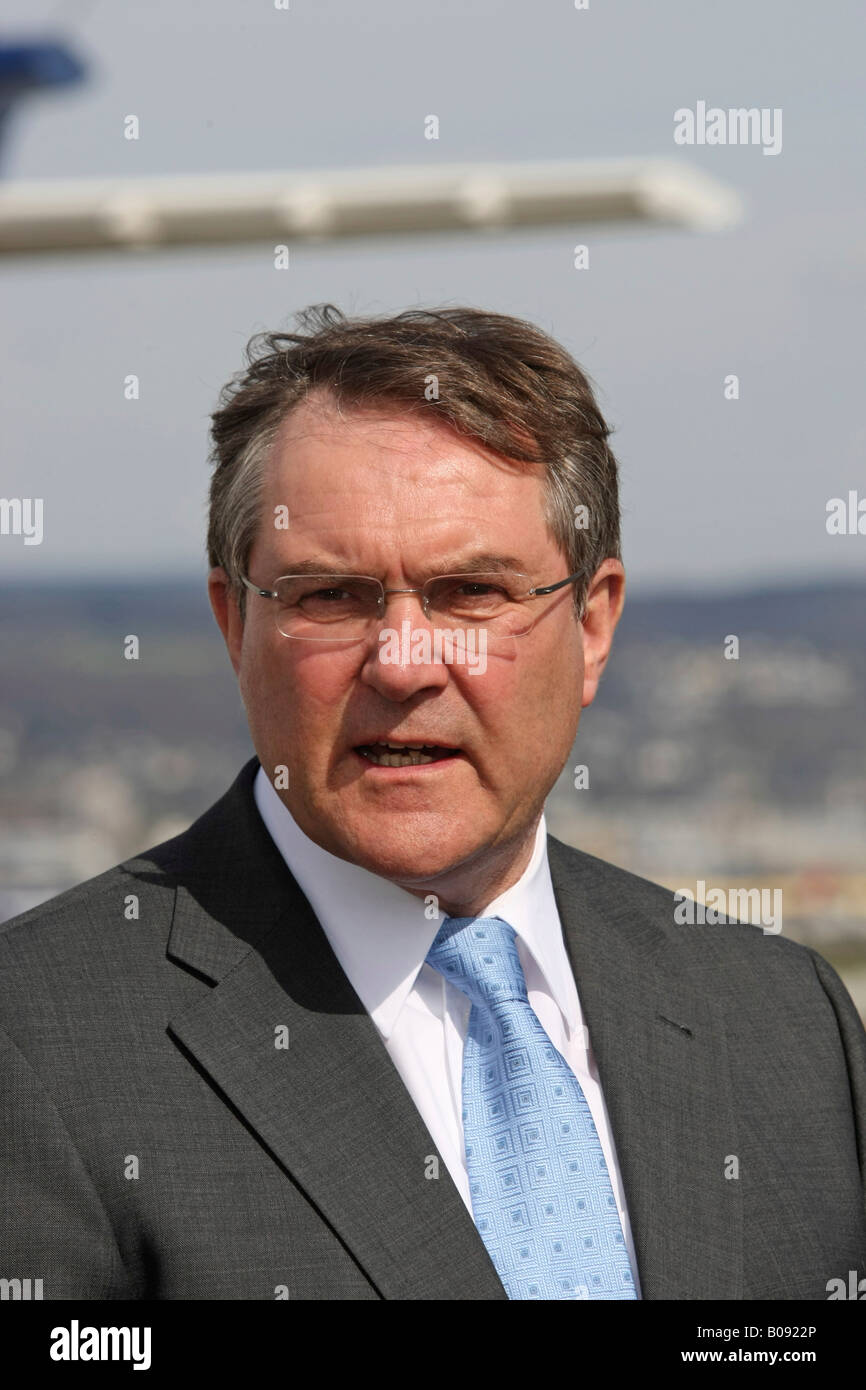 Federal Defence Minister Dr. Franz-Josef Jung während einer Pressekonferenz am Hubschrauberlandeplatz der Bundeswehr Verteidigung Stockfoto