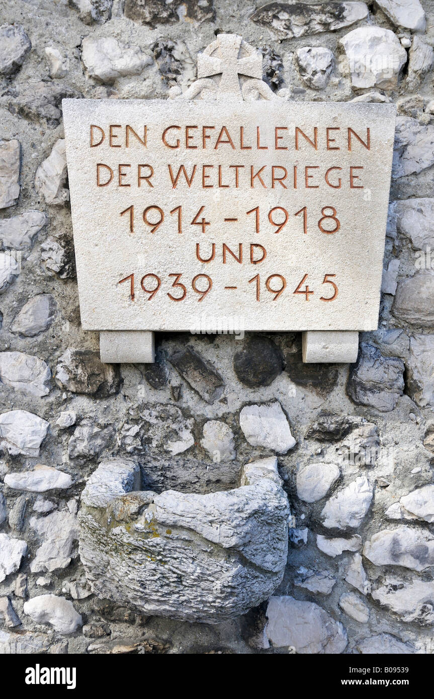 Denkmal für die gefallenen Soldaten der WWI und WWII, evangelische, St.-Nikolaus-Kirche, Hall, Tirol, Österreich Stockfoto