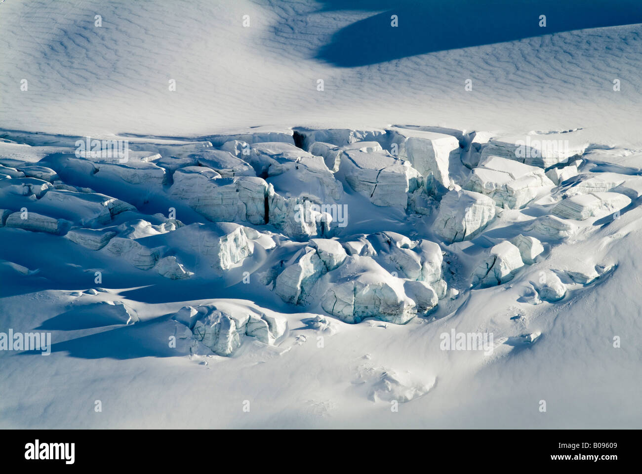 Glacial Risse gesehen vom Mt. Brunnenkogel, Mt. Wildspitze, Ötztaler Alpen, Tirol, Austria, Europe Stockfoto