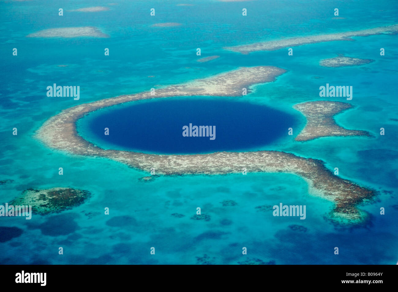 Belize s Blue Hole, Lighthouse Reef eine eingestürzte Höhlensystem gebildet, wenn während der Eiszeit der Meeresspiegel niedriger waren Stockfoto