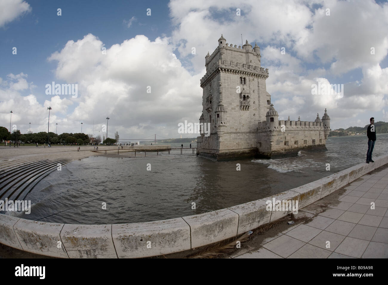 Turm von Belem ist ein befestigtes maurischen Denkmal auf den Tejo, Lissabon, Portugal. Stockfoto