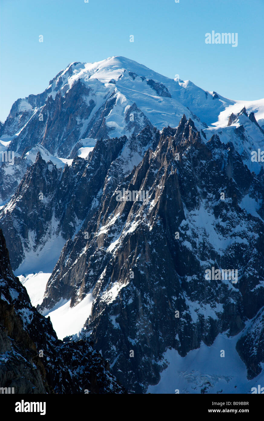 Der Mont Blanc (4808m) und Chamonix Aiguilles gesehen von Grands Montets oben, Argentiere, Haute-Savoie, Frankreich Stockfoto
