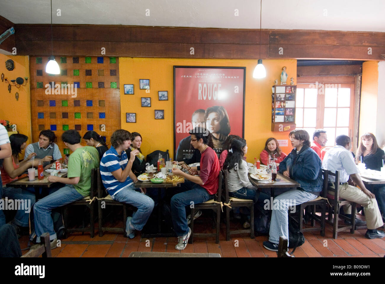 Studenten Essen im Restaurant in La Candelaria, Bogota, Kolumbien Stockfoto