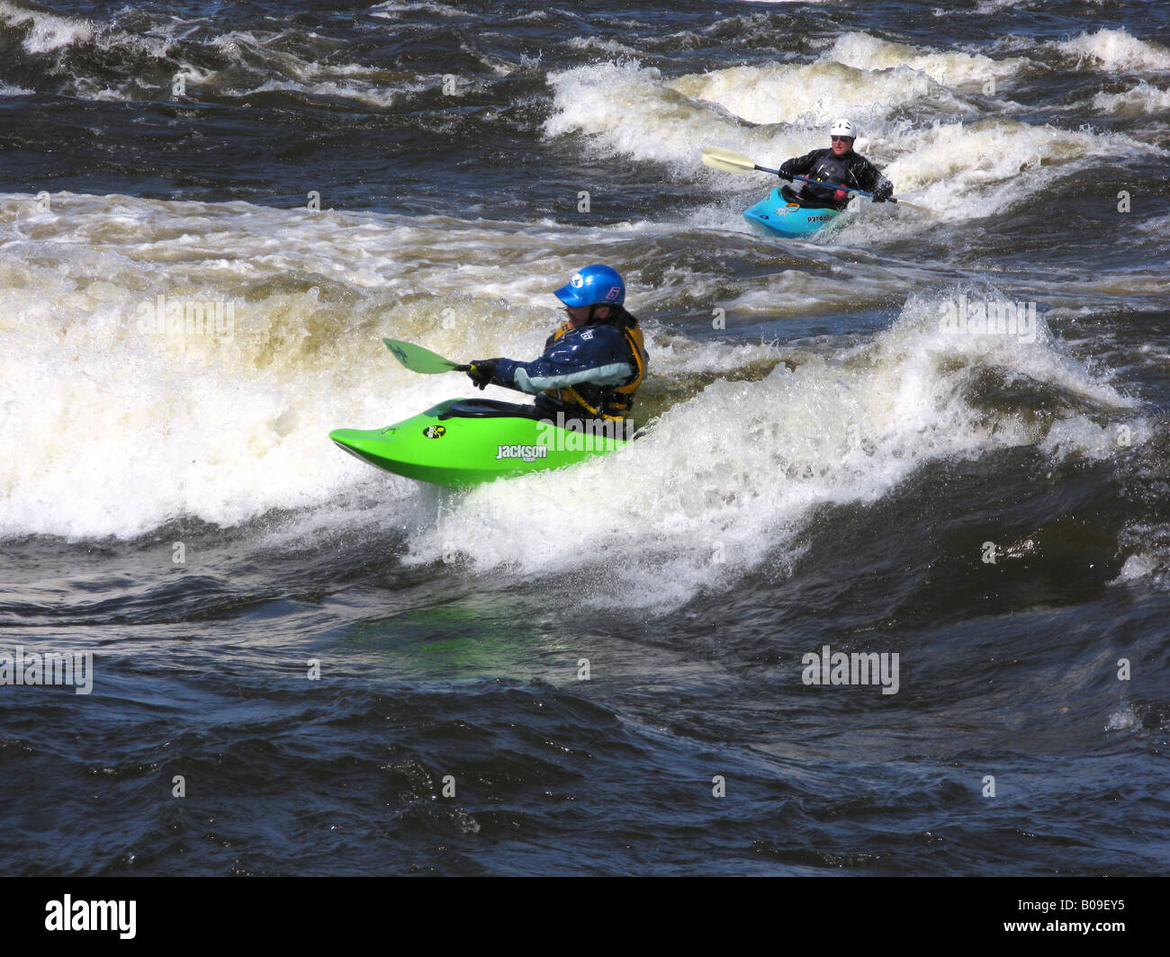 Wildwasser Kajak Stockfoto