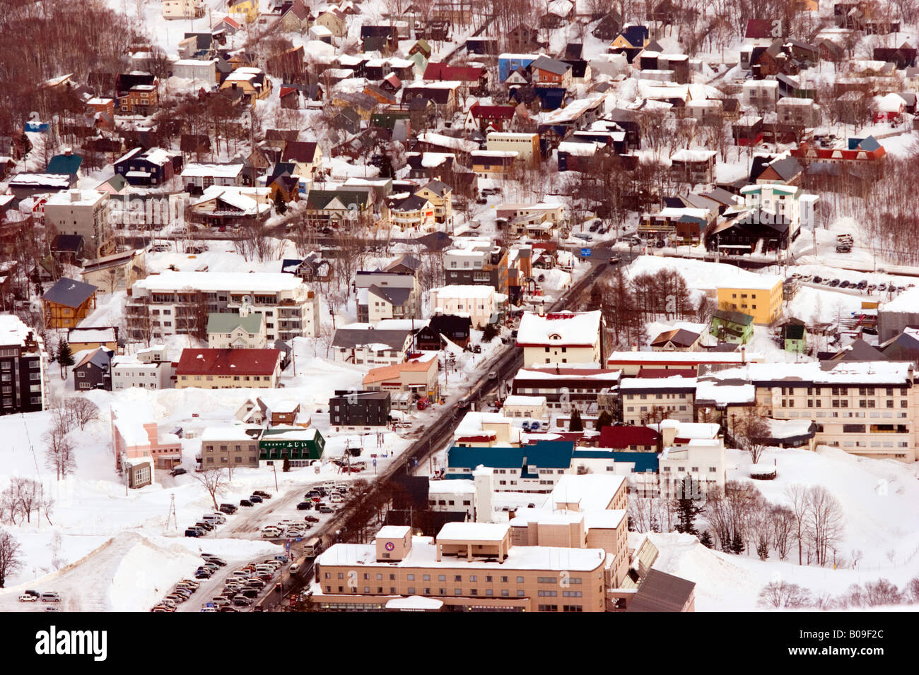 Sehen Sie auf der Hauptstraße von der japanischen Skigebiet Niseko, Hokkaido, Japan. Stockfoto