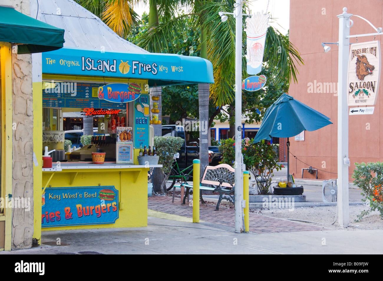 Fastfood-Restaurants und Straßenschilder in Key West Florida USA Stockfoto