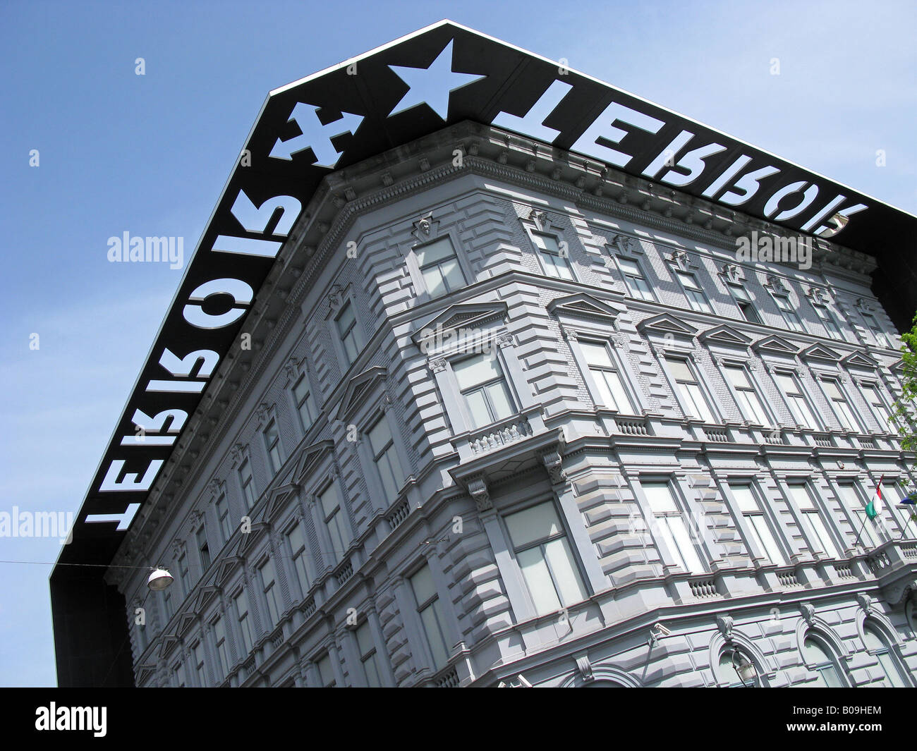 BUDAPEST, UNGARN. Das "Haus des Terrors" Museum und Denkmal für faschistischer und kommunistischer Unterdrückung auf Andrassy Utca. Stockfoto