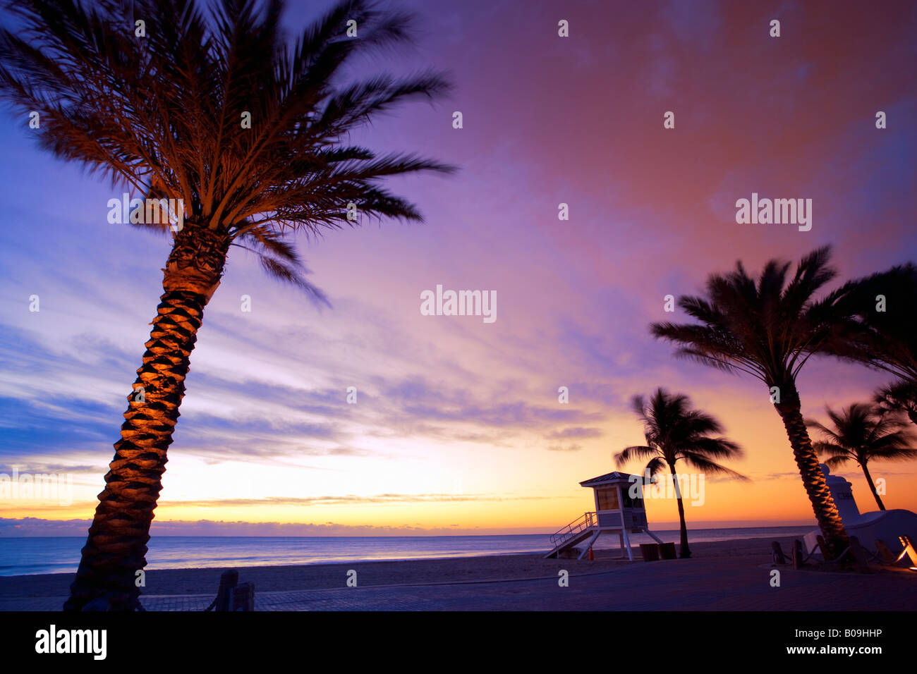Rettungsschwimmer-Turm am Strand in Fort Lauderdale, Florida, USA Stockfoto