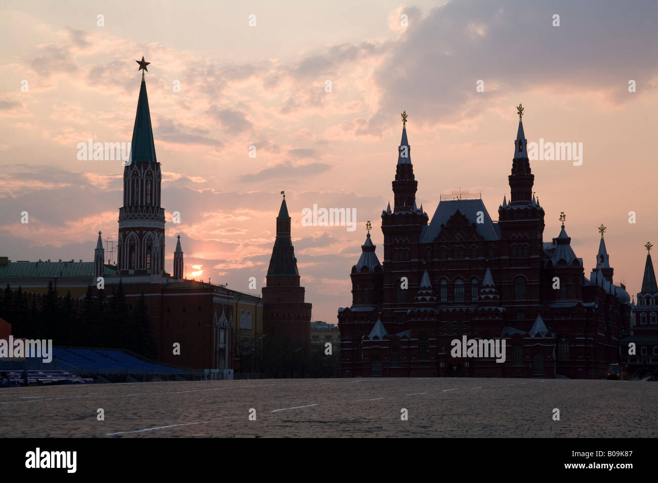 Kreml, Auferstehung (oder Iberia) Tor und dem Roten Platz bei Dämmerung, Russland, Russische Föderation Stockfoto