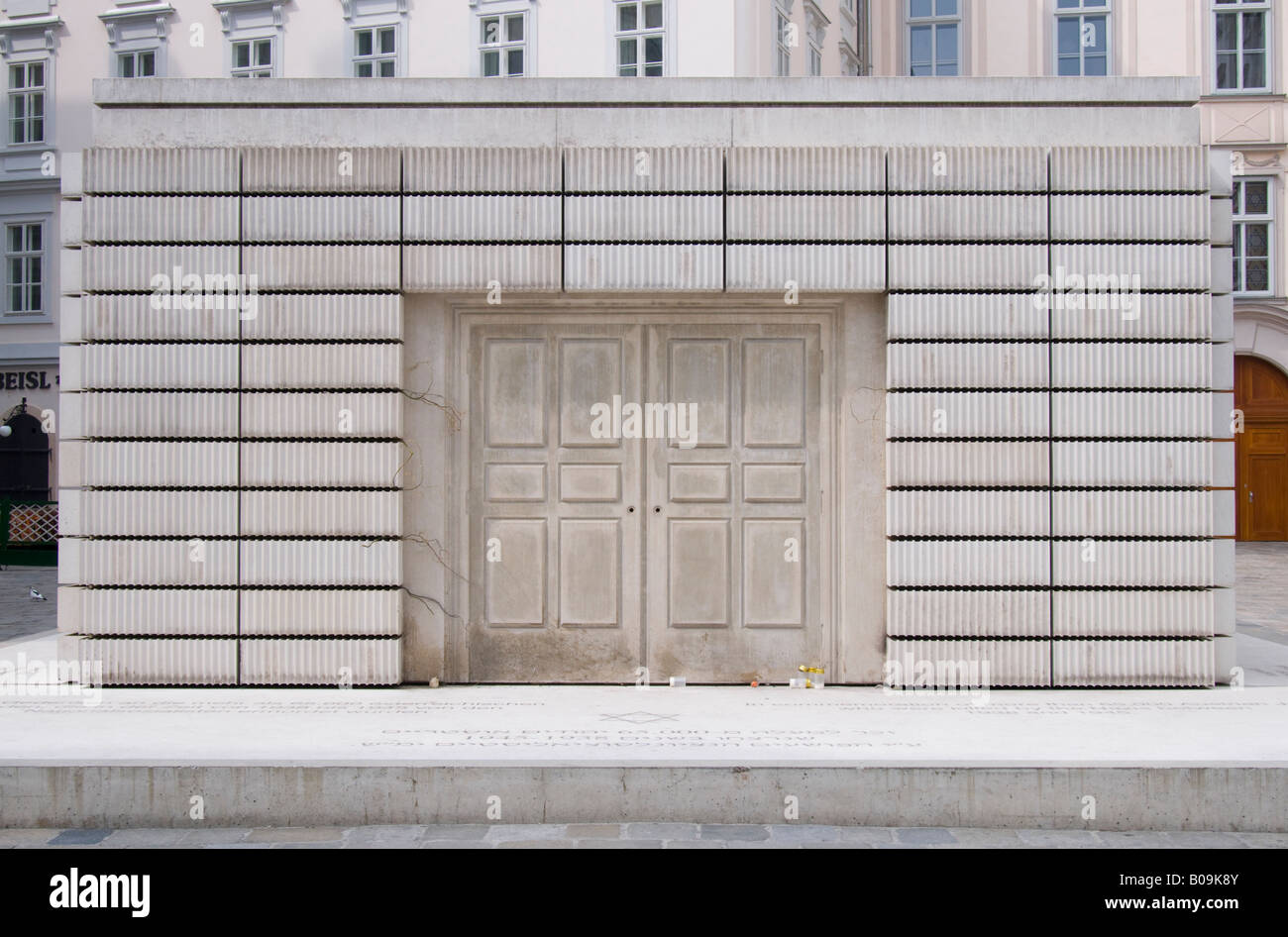 Wien, Österreich. Holocaust-Mahnmal "Der namenlose Bibliothek" von Rachel Whiteread in Judenplatz Stockfoto