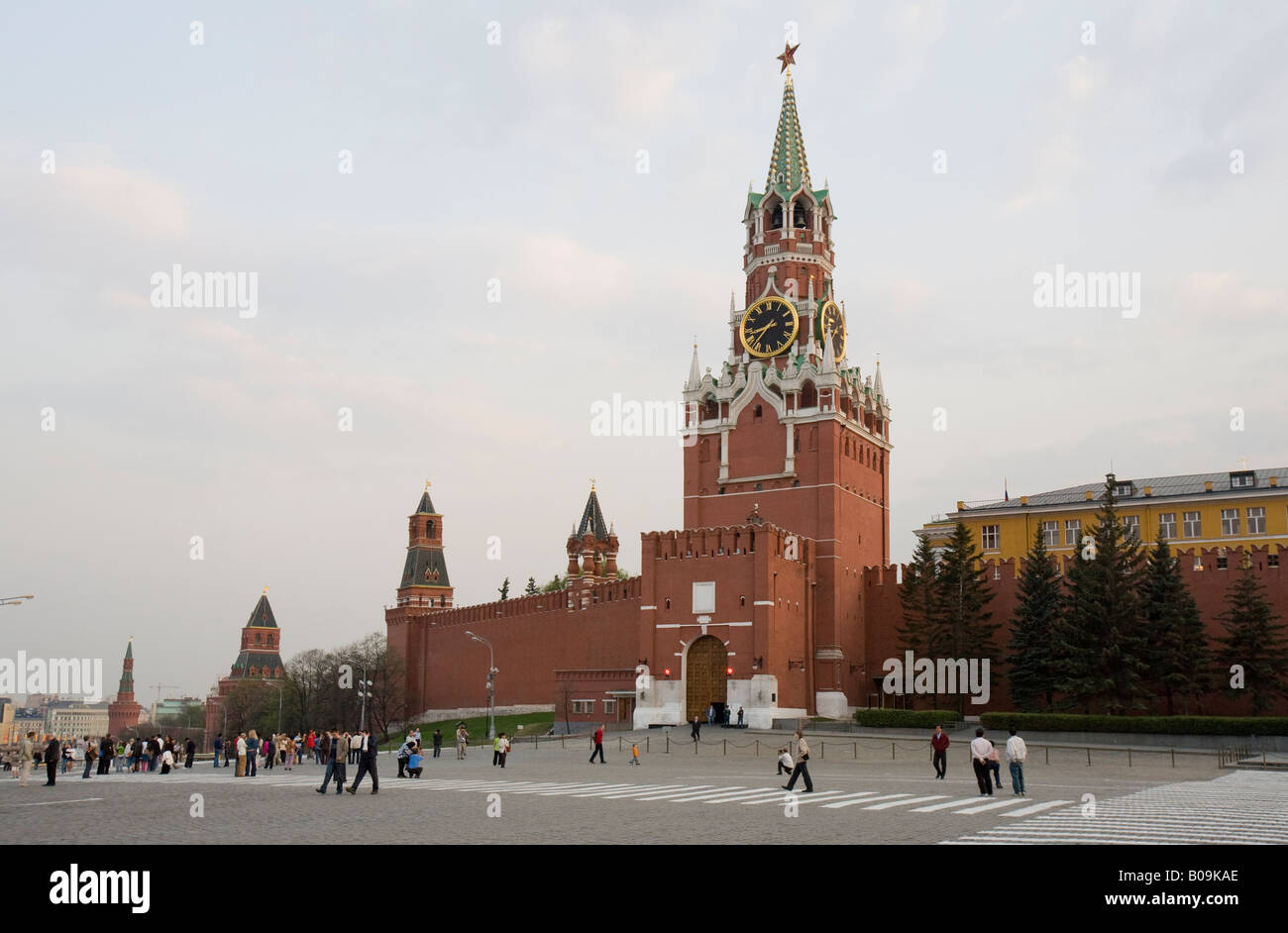 Spasskaja Clock Tower und Kreml, Roter Platz, Moskau, Russland, Russische Föderation Stockfoto