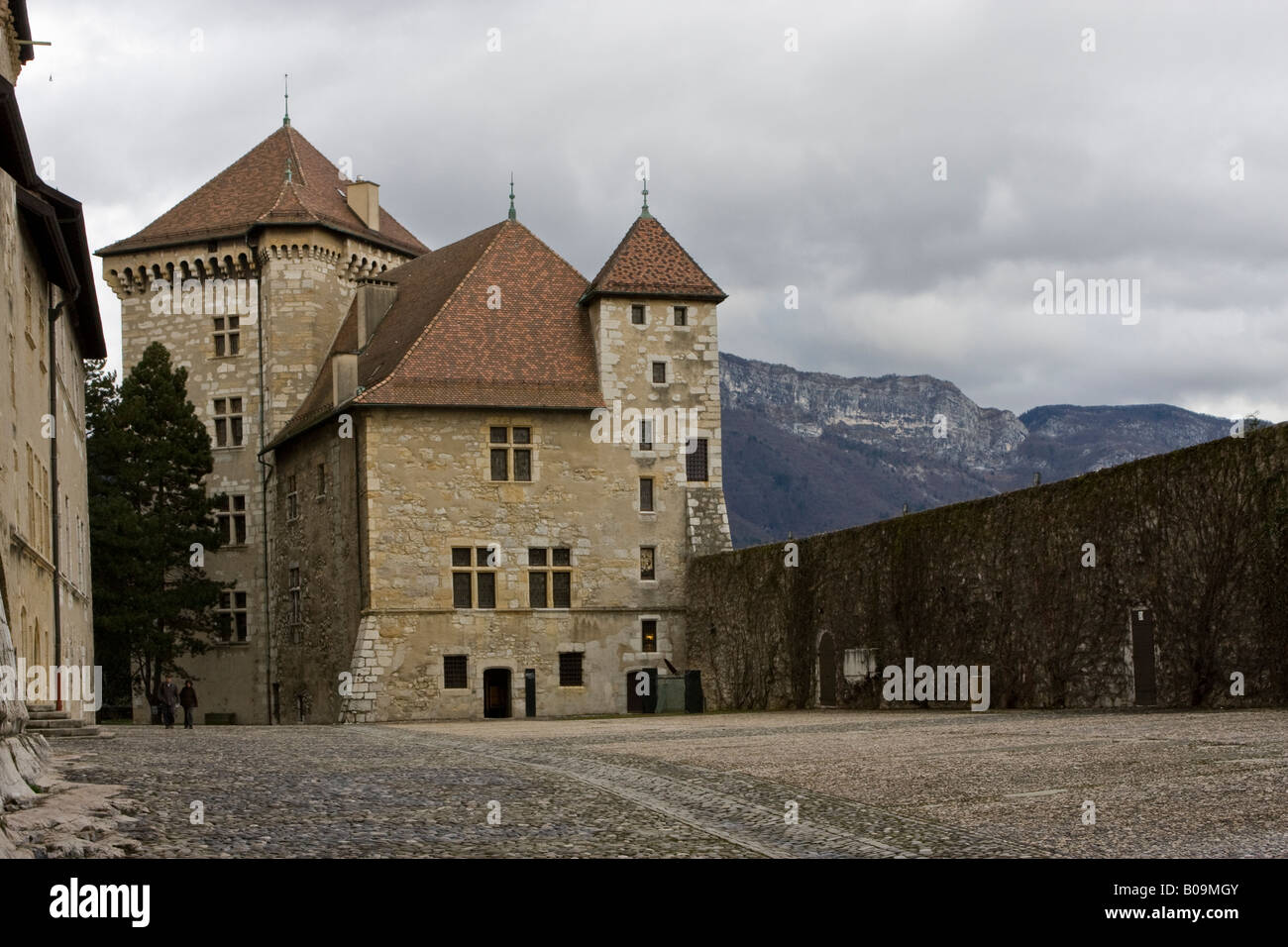 Das Château d Annecy ist ein restauriertes Schloss, das dominiert die französische Altstadt von Annecy, Haute Savoie, Frankreich Stockfoto