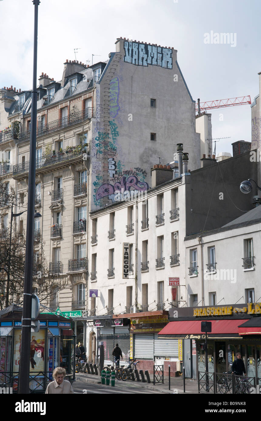 Hohen Niveau Graffiti an einem Gebäude in Paris Stockfoto
