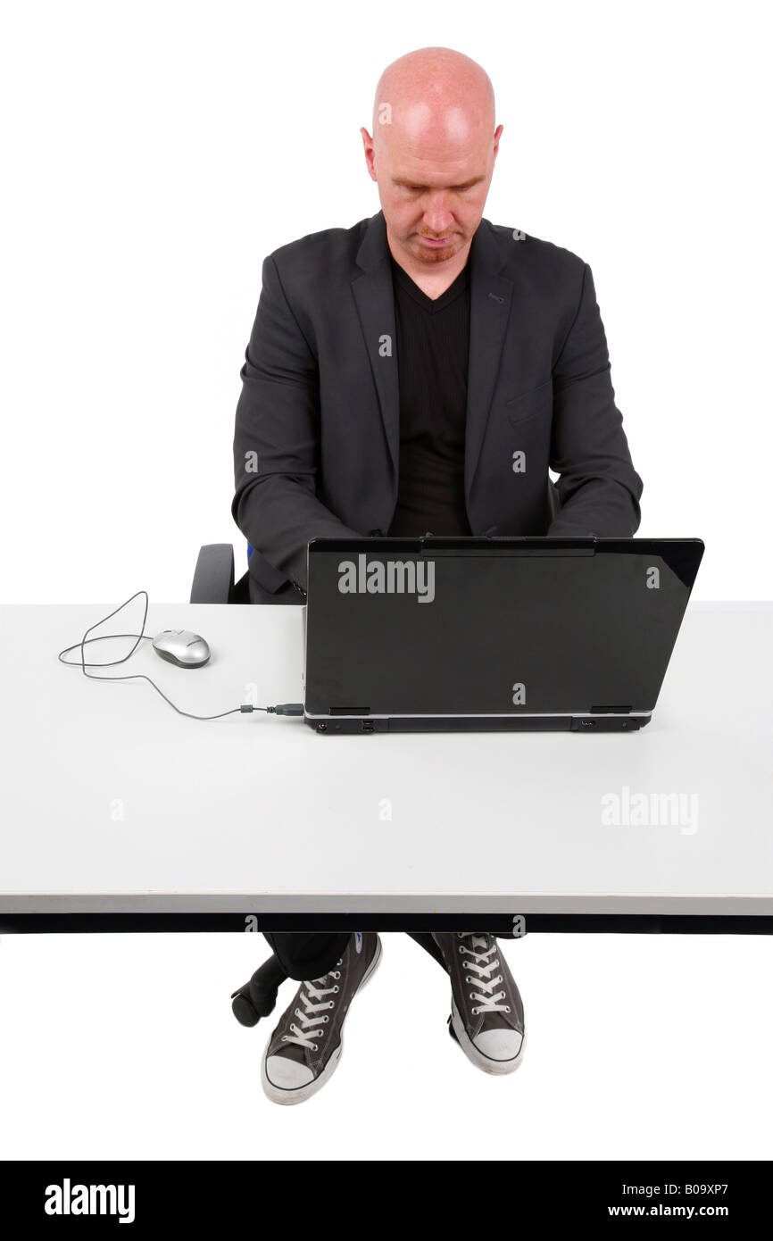 Leitung Glatzkopf mit einem laptop Stockfoto