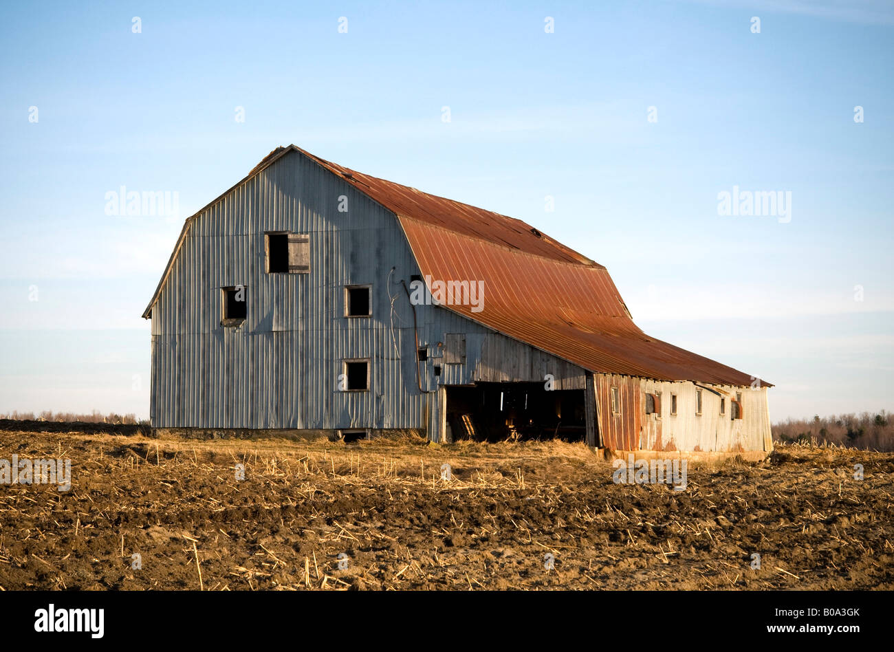 Eine verlassene Scheune außerhalb St. Christine, Quebec, Kanada. Stockfoto