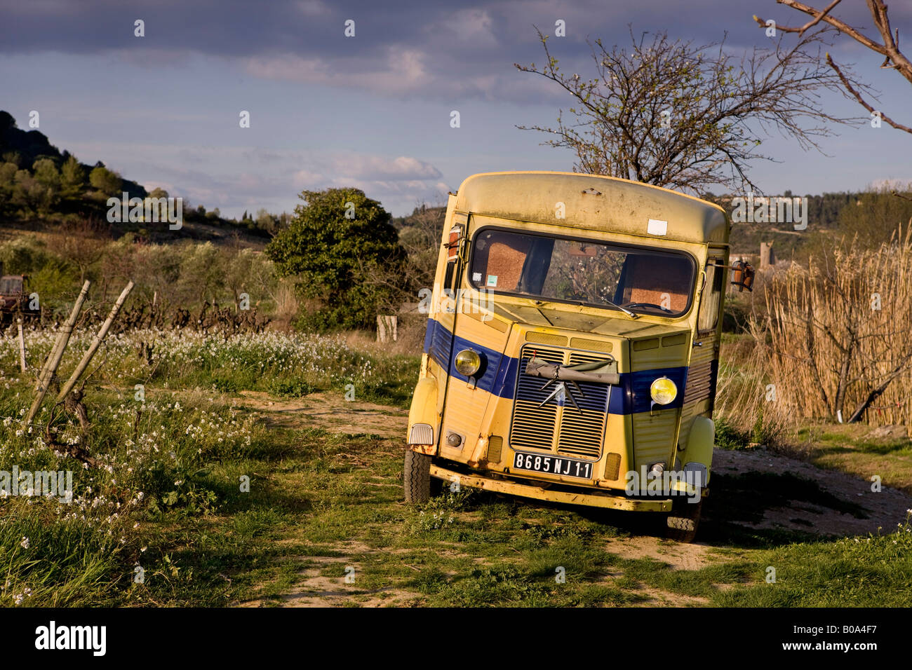 klassische Citron cv LKW geparkt auf einem französischen Bauernhof Stockfoto