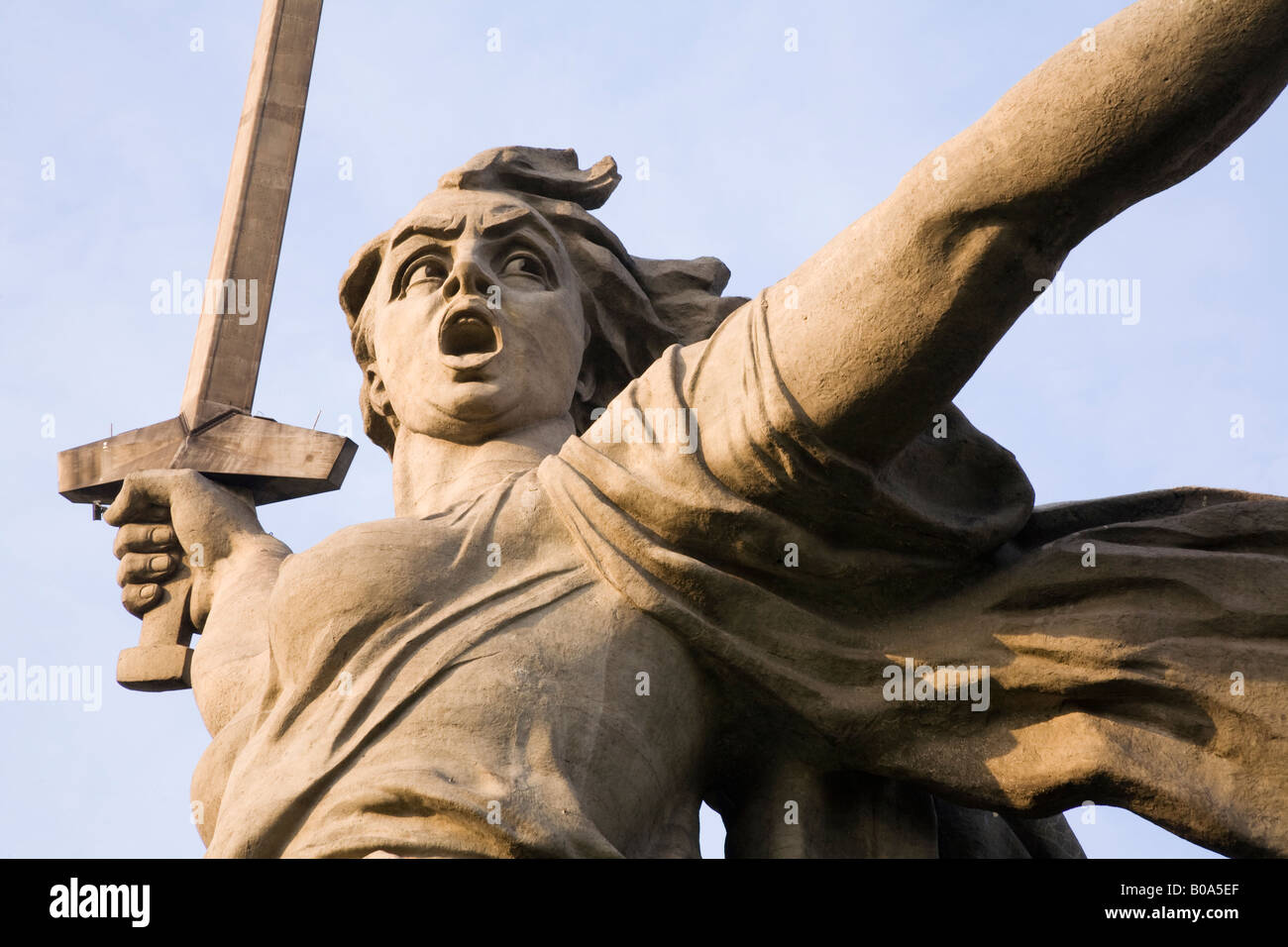 Motherland Calling Statue am Gipfel des Mamaev Kurgan, Markierung Rote Armee tot aus der Belagerung von Stalingrad, Volgograd, Russland Stockfoto