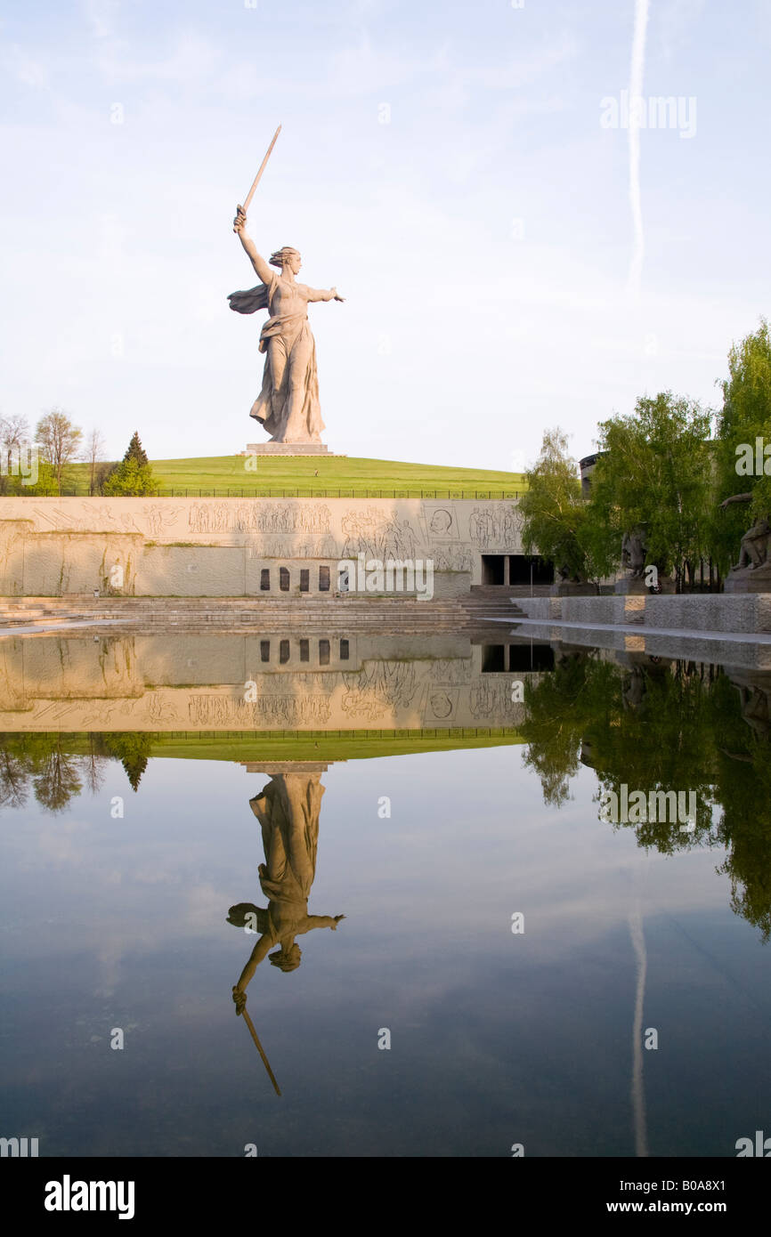 Motherland Calling Statue am Gipfel des Mamajew Kurgan, Markierung Rote Armee tot aus der Belagerung von Stalingrad, Volgograd, Russland Stockfoto