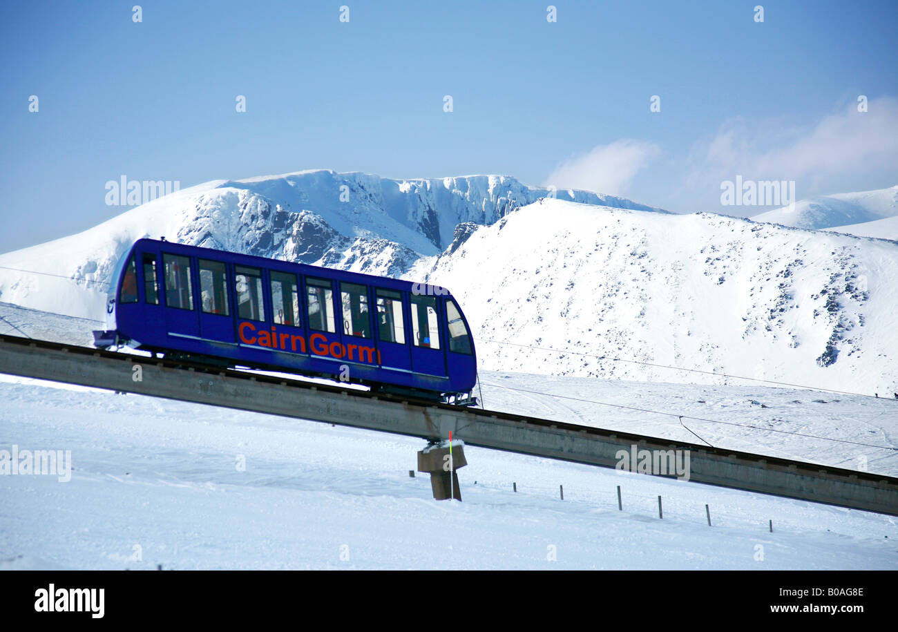 Cairn Gorm Bergbahn für Skifahren und Zugang Schottland Stockfoto