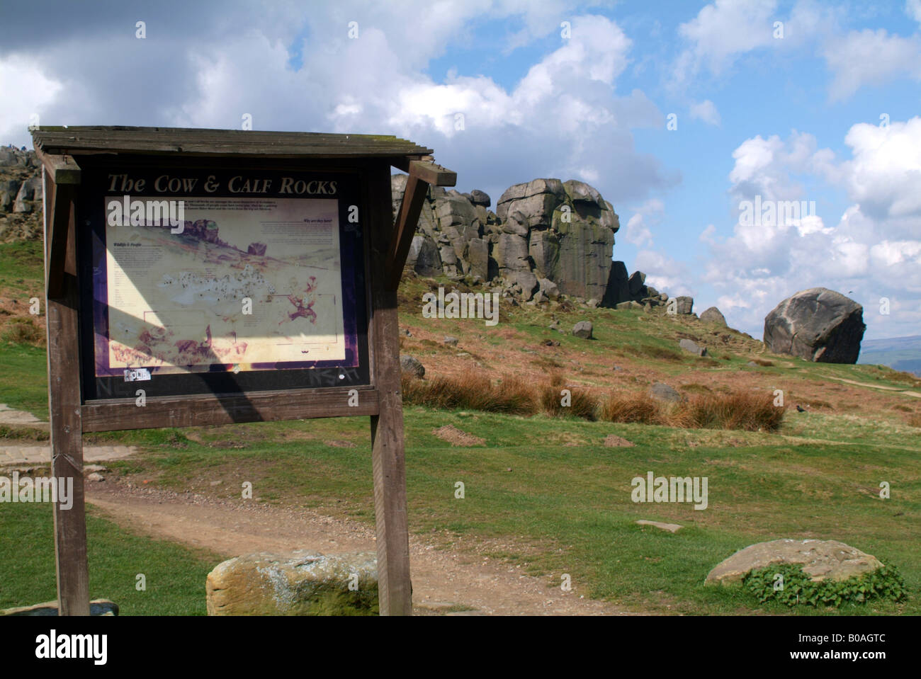 Die Informationstafel an der Kuh und Kalb Felsen auf Ilkley Moor Bradford West Yorkshire Stockfoto