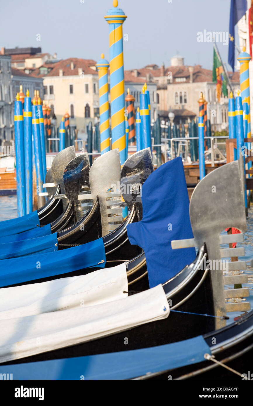 Gondeln festgemacht an der Canal Grande Venedig-Italien Stockfoto