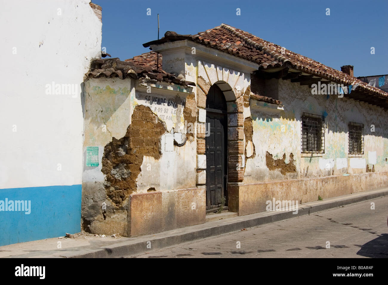 Altes Haus in einer mexikanischen Stadt Stockfoto