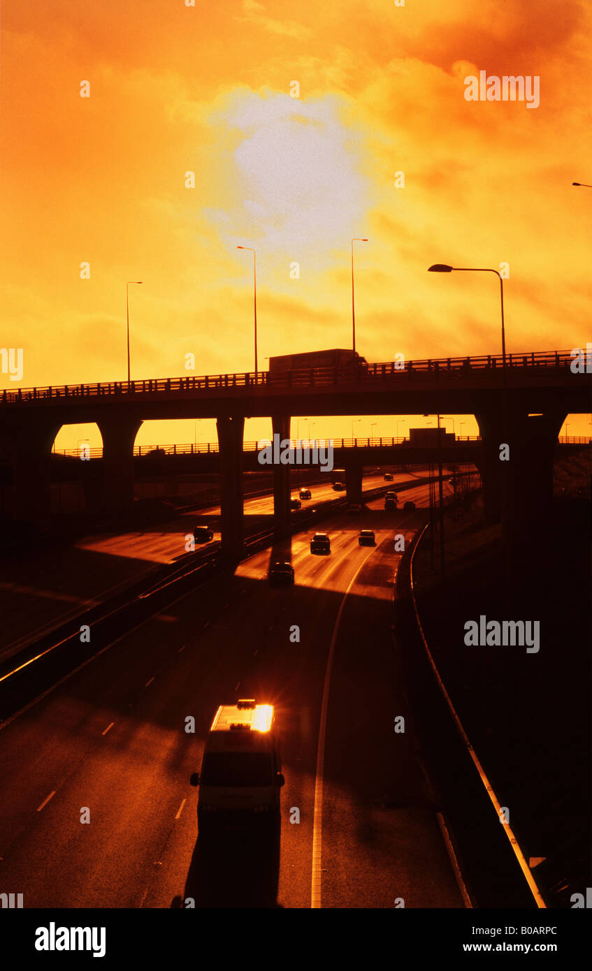 Verkehr, Reisen an Holmfield Kreuzung verbindet die Autobahnen A1 M1 und M62 Leeds Yorkshire UK Stockfoto