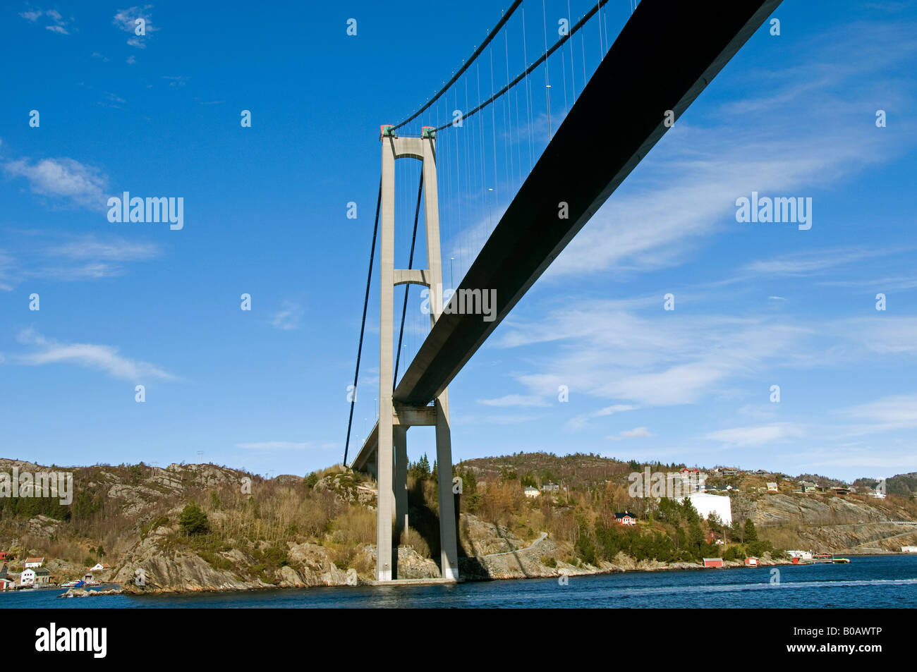 Unter der Brücke Stockfoto