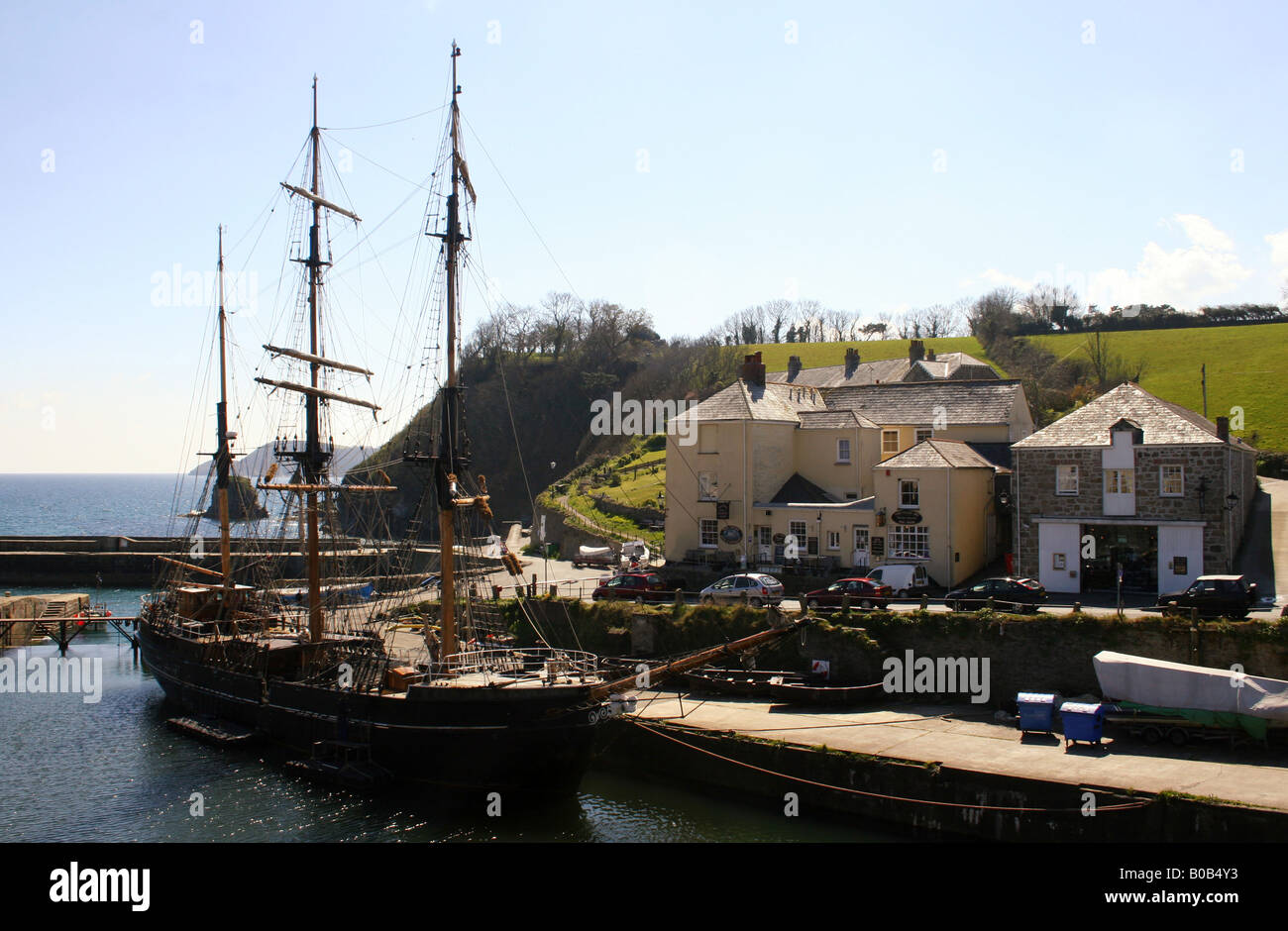 DIE GROßSEGLER KASKELOT IN CHARLESTOWN DOCKYARD. CORNWALL. VEREINIGTES KÖNIGREICH. Stockfoto