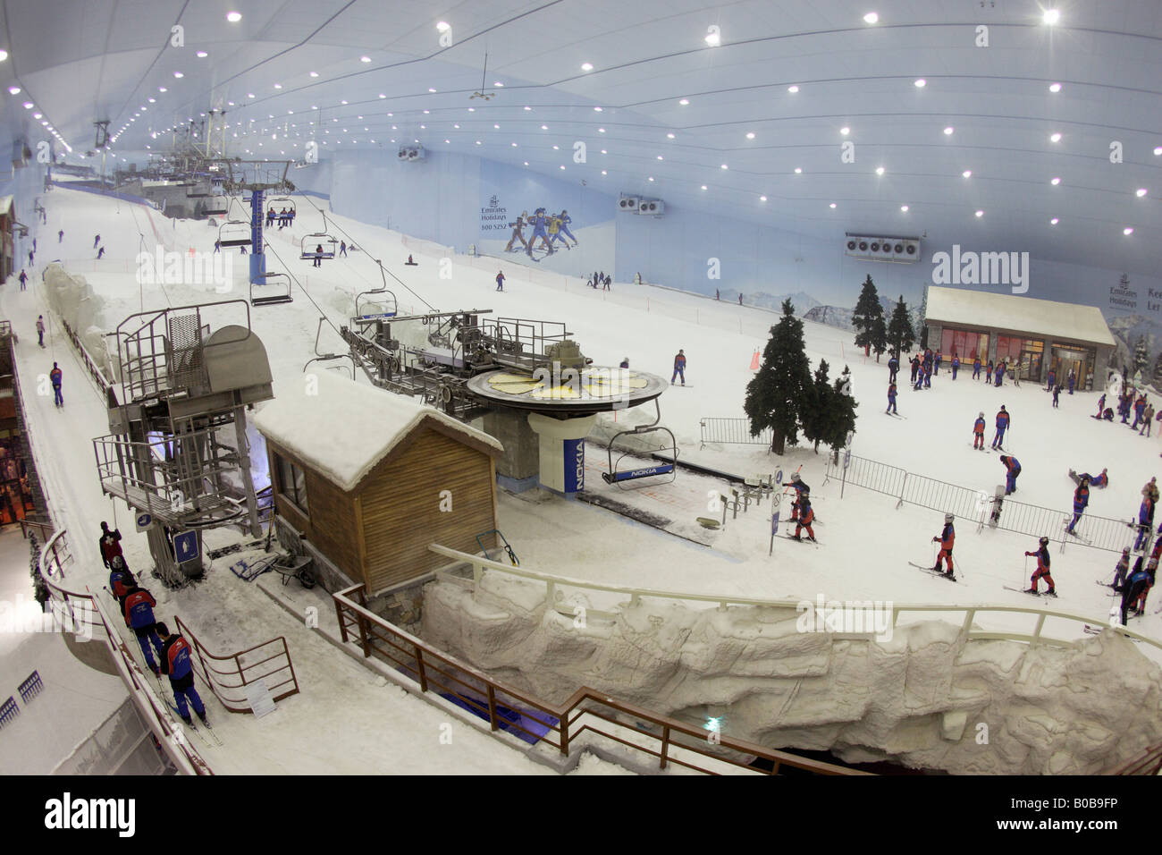 Das Zentrum der Skihalle Ski Dubai, Vereinigte Arabische Emirate Stockfoto