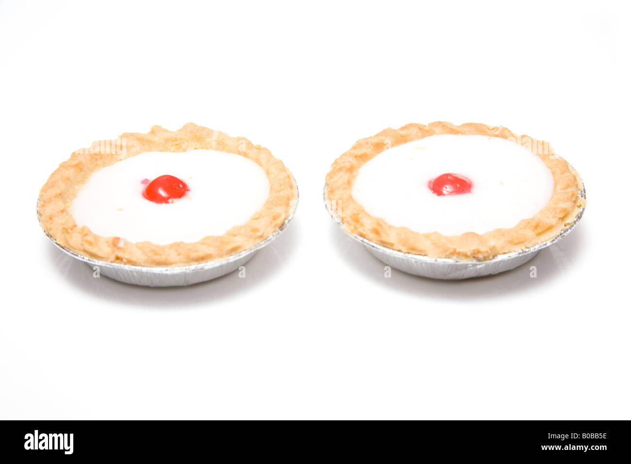 Bakewell Törtchen isoliert auf einem weißen Studio-Hintergrund. Stockfoto
