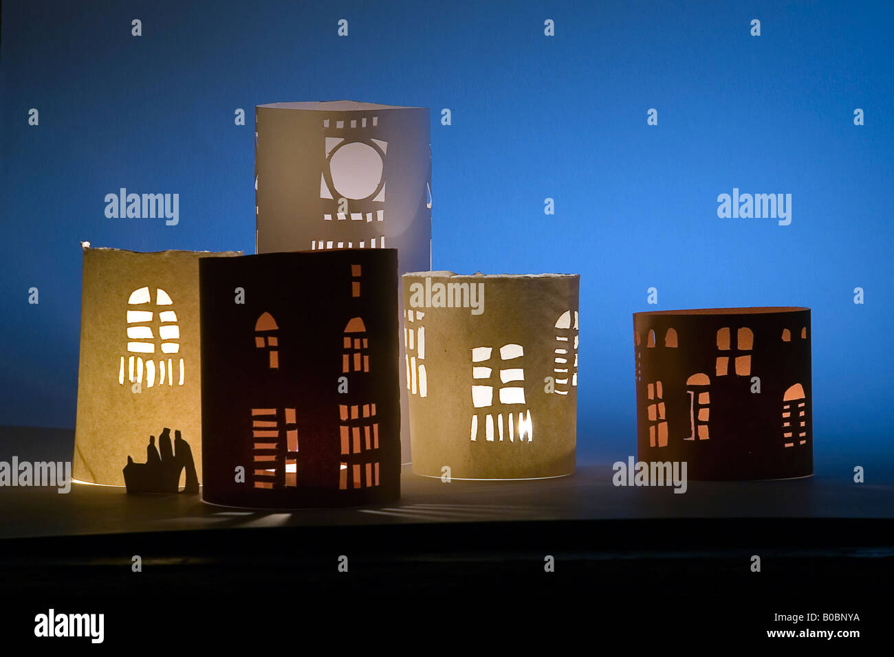 Einbruch der Dunkelheit auf symbolische Stadt architektonisches Modell Stockfoto
