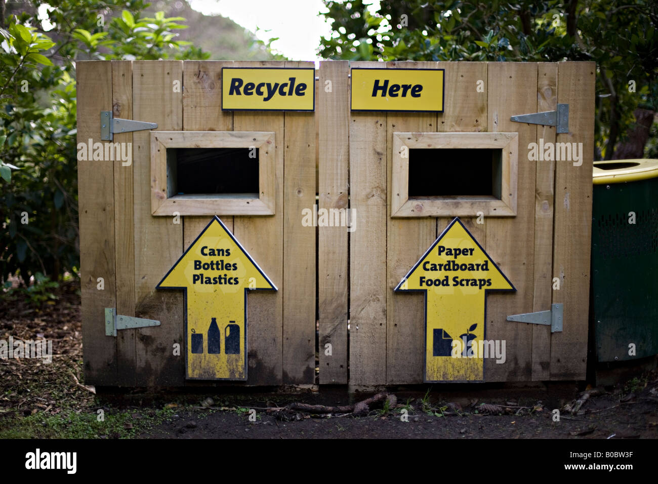 Recycling-Behälter für die Öffentlichkeit im Wellington Zoo New Zealand Stockfoto