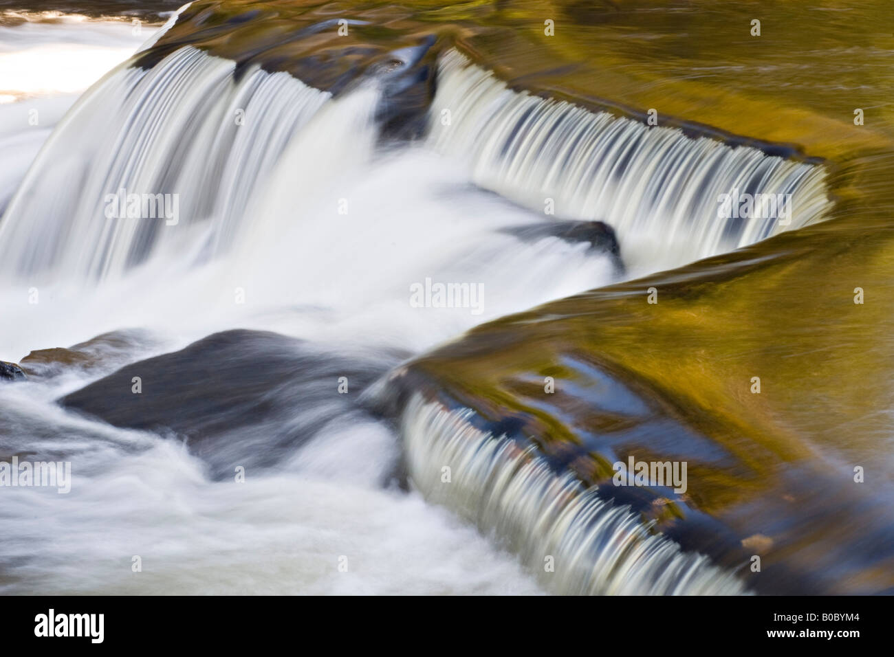 Wasserfall-Muster auf Ontonagon Fluß Michigan Upper Peninsula. Stockfoto