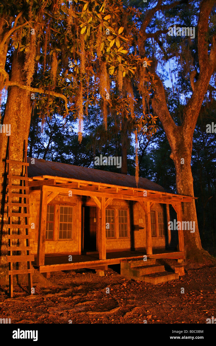Feuer angezündet Kabine auf Floyds Island Okefenokee National Wildlife Refuge Stockfoto