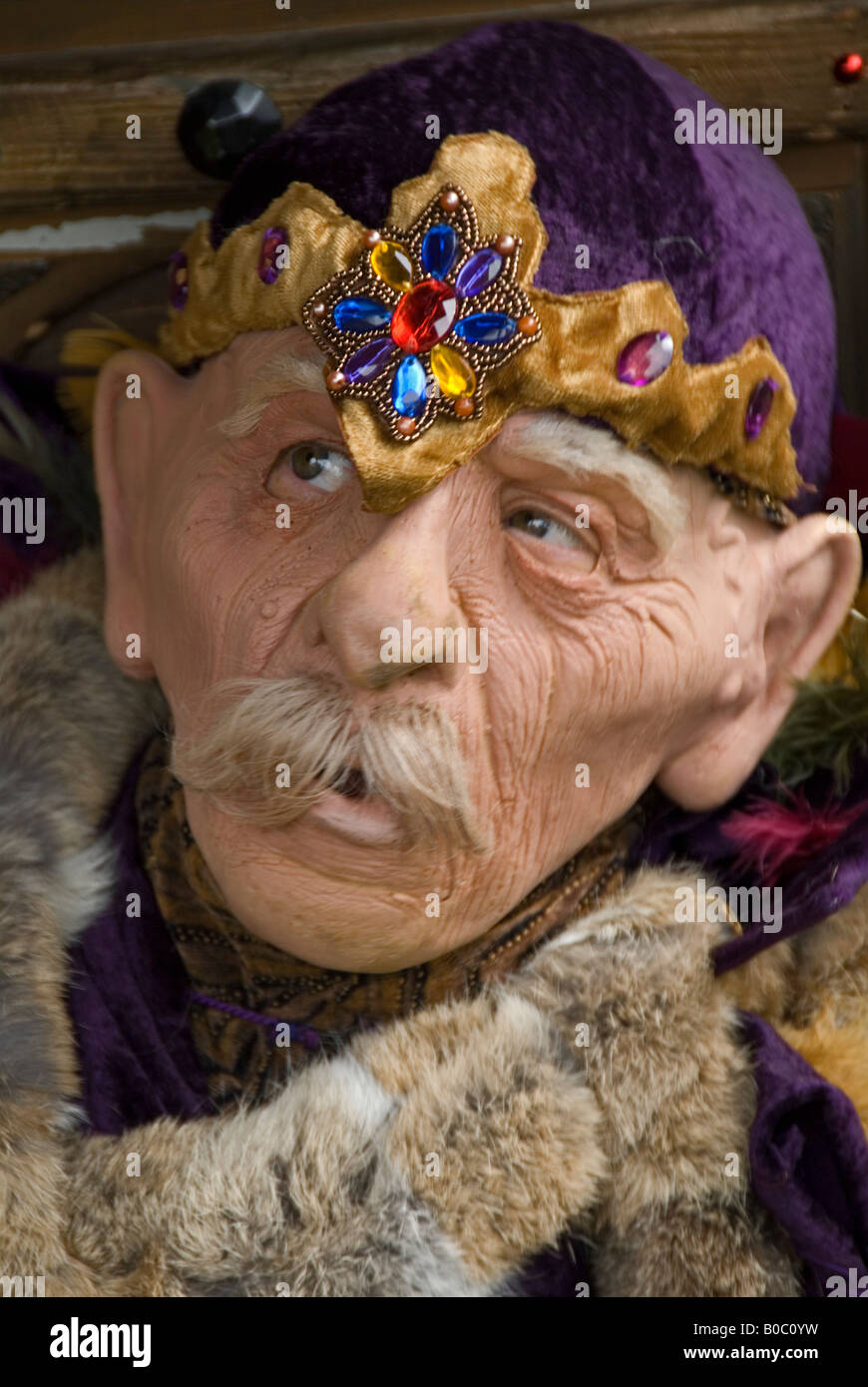 Stock Foto eines Schauspielers trägt eine Gummimaske, die Darstellung eines weisen alten mittelalterlichen weisen Stockfoto