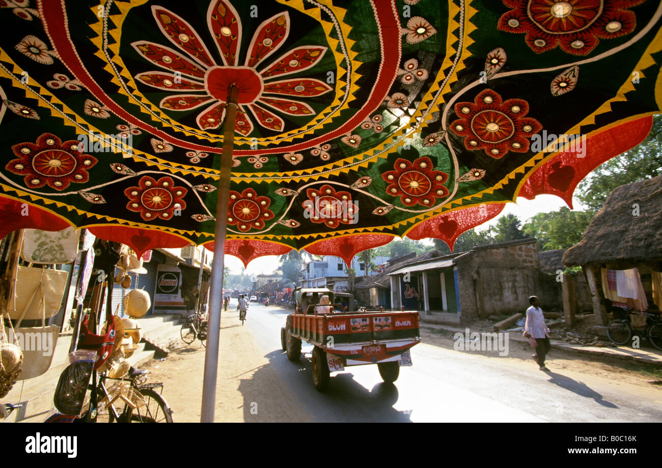 Indien Orissa Pipli Handwerk Applique Sonnenschirm Stockfoto