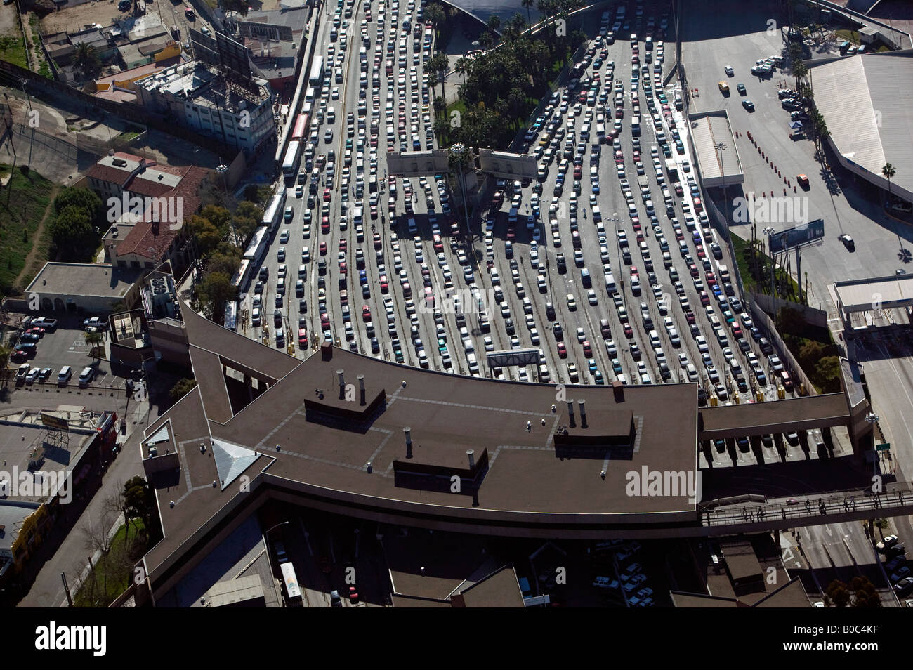 Aerial San Ysidro, San Diego, Tijuana Grenzübergang an der US-mexikanischen Grenze Stockfoto