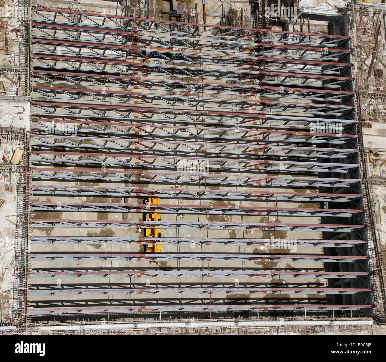 Luftaufnahme von einer Baustelle zeigt Stahlstütze Balken Stockfoto