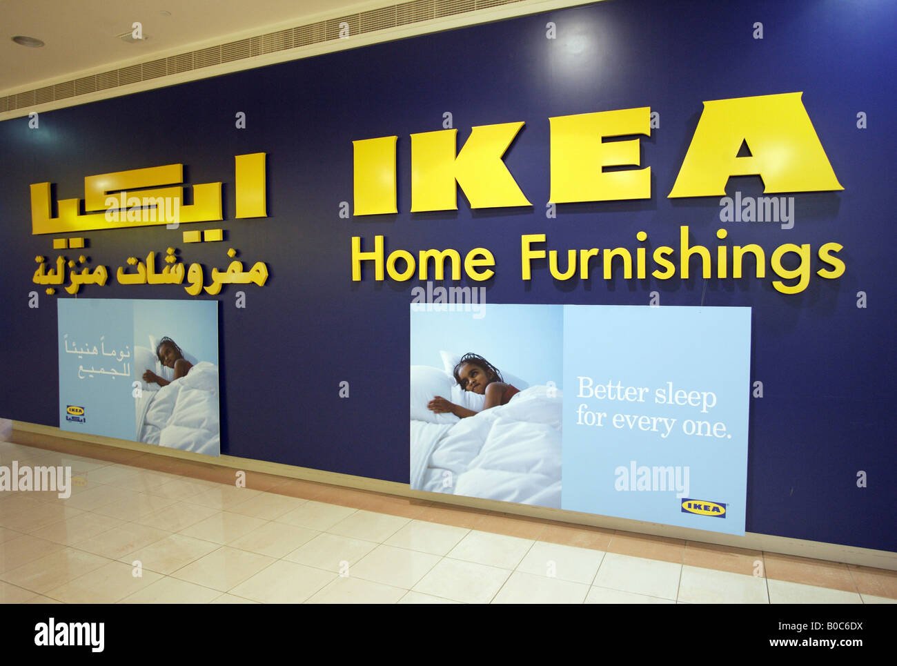 Werbung von IKEA in einer Shopping Mall, Abu Dhabi, Vereinigte Arabische Emirate Stockfoto