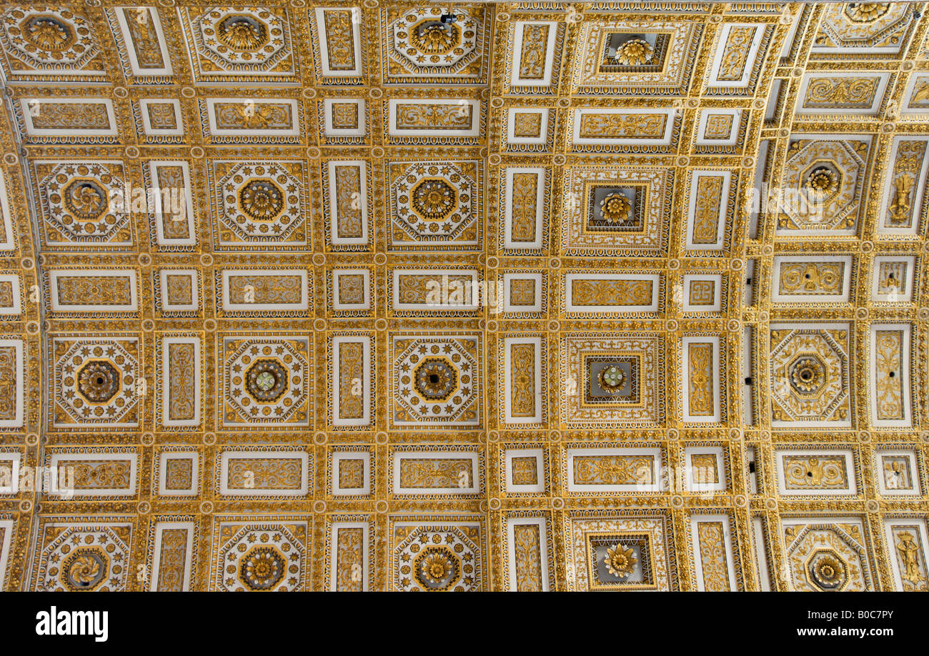 Teil der Decke in der Basilika St. Peter in Rom Stockfoto