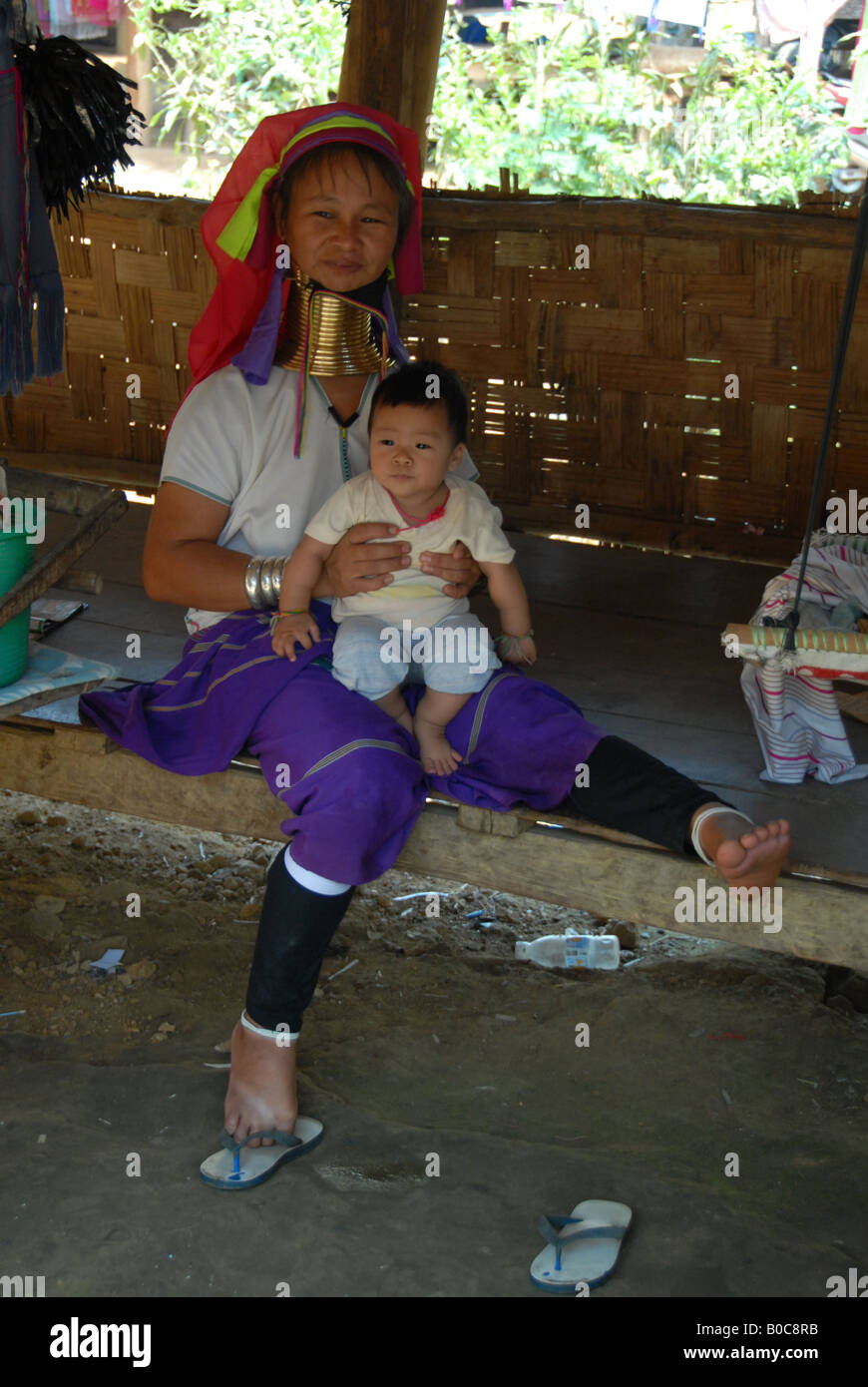 Longneck Karen Bergvolk Mutter mit Baby, Mae Hong Son, Thailand Stockfoto