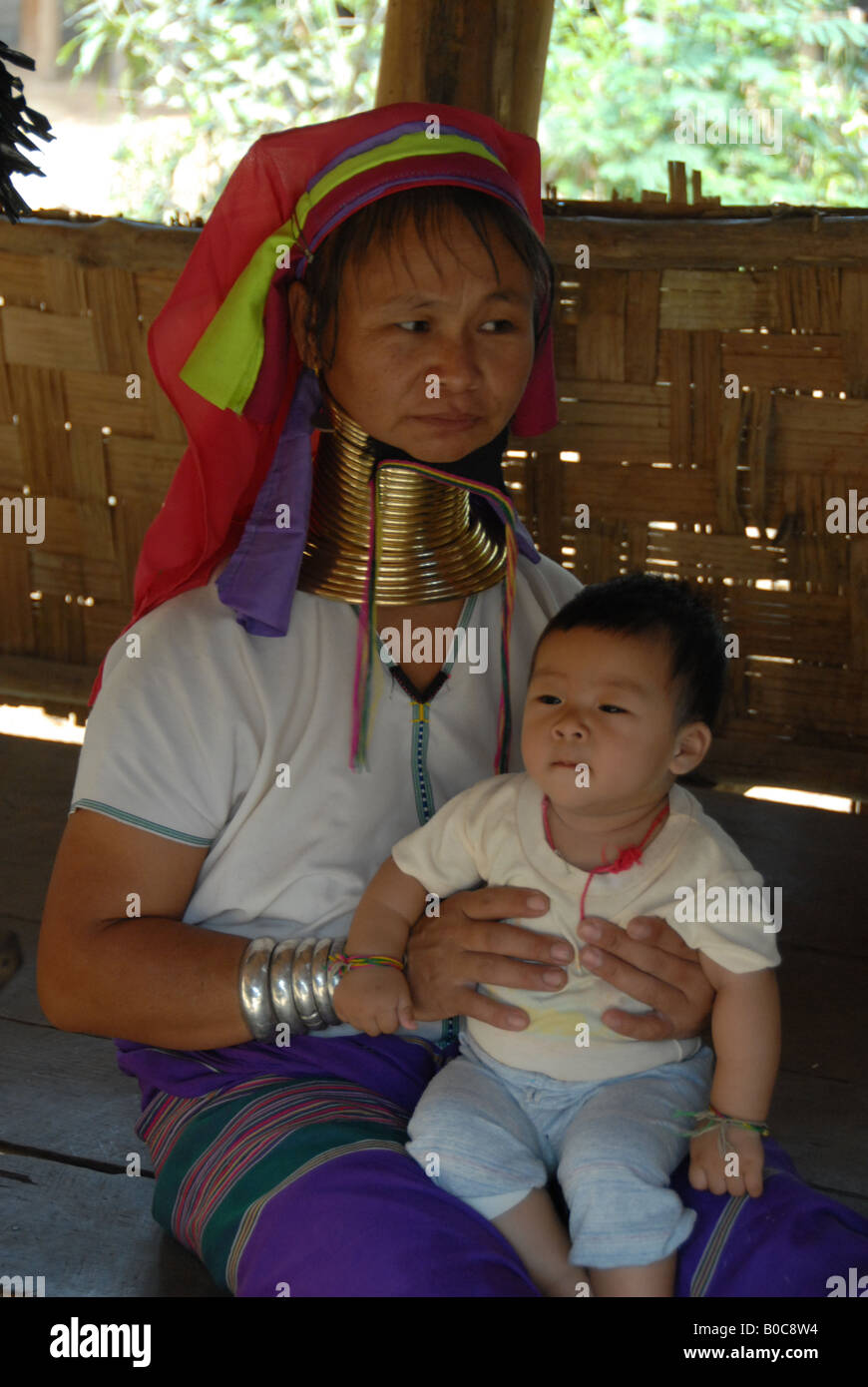 Longneck Karen mit Babe, Mae Hong Son, Thailand Stockfoto
