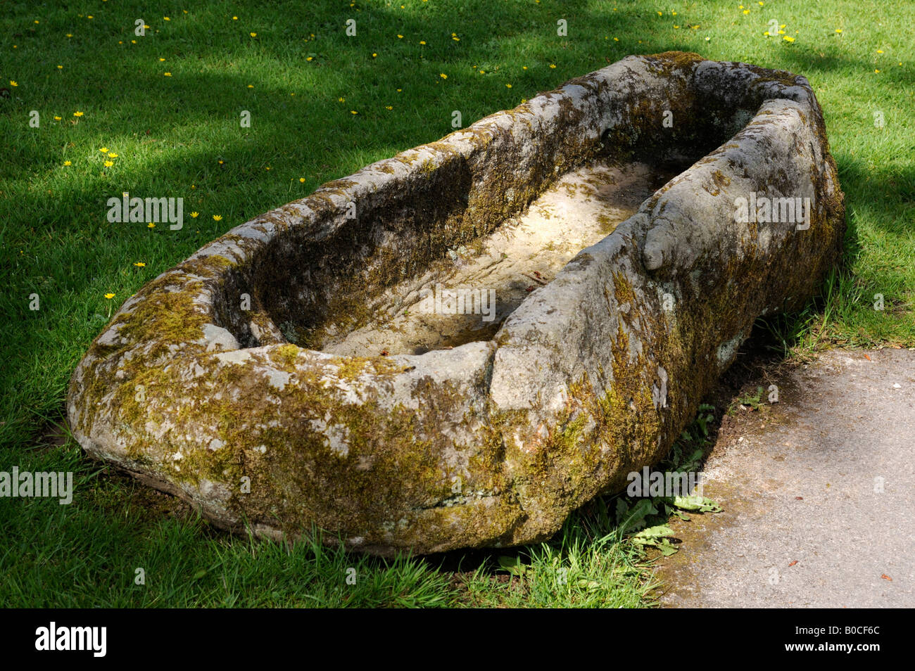 Stein-Sarg. Kirche des Heiligen Petrus, Heysham, Lancashire, England, Vereinigtes Königreich, Europa. Stockfoto