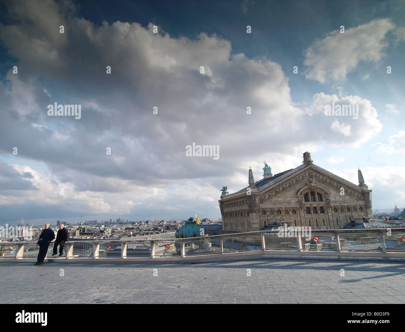 Galeries Lafayette Dachterrasse mit Skyline Blick auf Paris und ganz in der Nähe der Oper Stockfoto